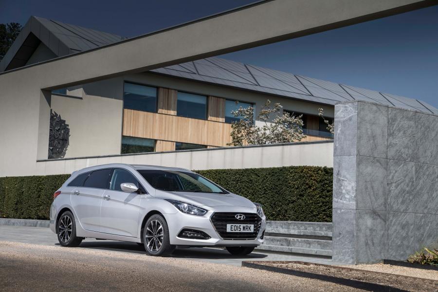  Hyundai i40 Wagon 2015 года  (UK) (фото 25 из 28)